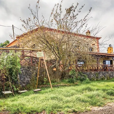 2 Bedroom Amazing In Dom wakacyjny